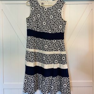Anne Klein Navy & White A-Line dress - size 10
